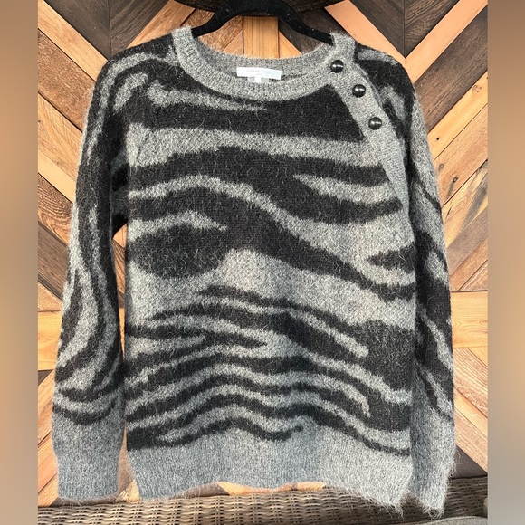 GERARD DAREL
Grey Zebra Print Sweater Size 2 - Picture 3 of 10